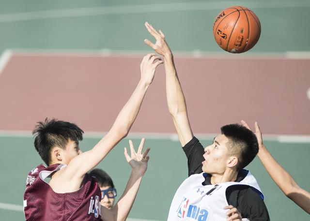 《中国医生》稳居榜首，单日票房5206万，累计票房截至发稿时达6.28亿。