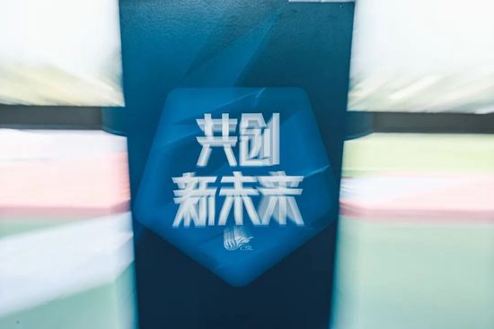 然而，印度作为拥有悠久历史文化与宗教文化的四大文明古国之一，其电影的题材之广泛，各类型无所不包，自然不仅仅是广大中国观众所熟知的现实主义风格。